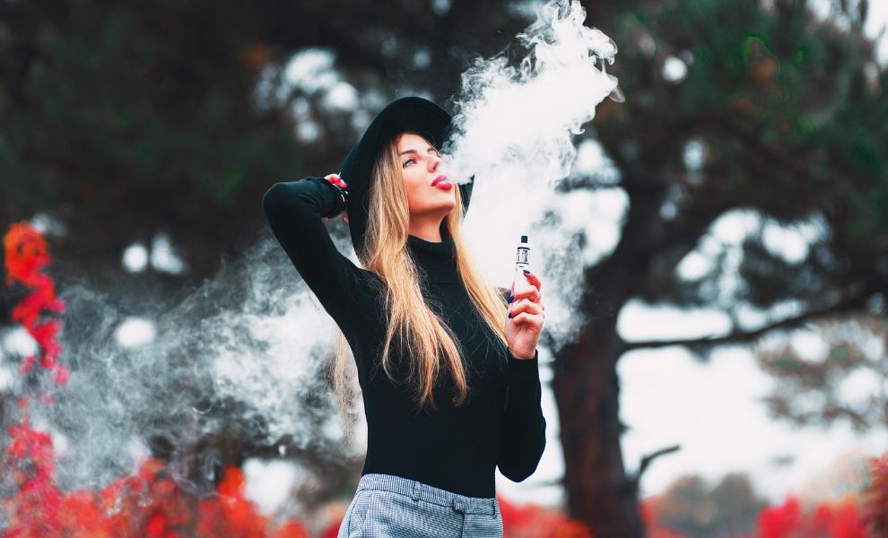 vapoteuse qui aime son e-liquide